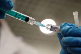 Chạy đua nghiên cứu 'siêu vaccine' dứt điểm dịch COVID-19