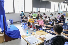 Trường đại học 'xoay như chong chóng' trong tuyển sinh