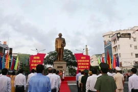 Dâng hương tưởng niệm 133 năm ngày sinh Chủ tịch Tôn Đức Thắng
