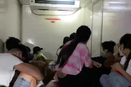Bình Thuận chăm sóc, đưa 15 người trốn trong xe đông lạnh về quê