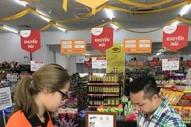 Phí tin nhắn ngân hàng tăng sốc, khách hàng kêu trời