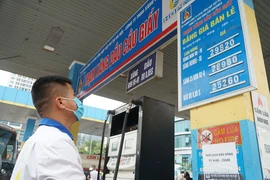 Giá xăng lại tăng sốc: Sốt ruột chờ giảm thuế, phí