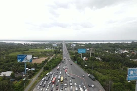 Khẩn trương sửa chữa hệ thống đảm bảo an toàn trên cao tốc