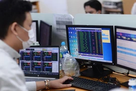 Phía sau những bất thường của chứng khoán Việt 