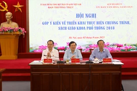 Sách giáo khoa phổ thông: Sách hay thầy quan trọng? 