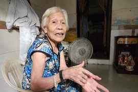 Quận chi sai, nhiều cụ già bị thu hồi tiền trợ cấp 