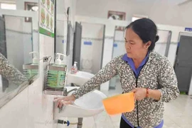 Thực hiện các khoản thu: Mỗi trường 1 kiểu