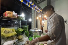 Lên đời cho xe hủ tiếu gõ Sài Gòn