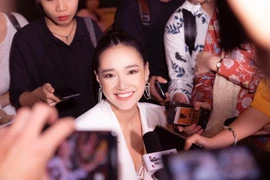 Nhã Phương công bố giải thưởng lớn, từ chối nói về đời tư