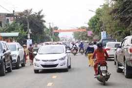 Ngàn người vui trên cây cầu mới qua sông Thu Bồn