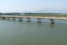 1 thanh niên nhảy cầu Câu Lâu mất tích
