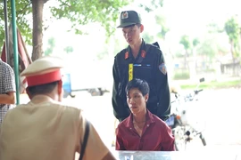 Phát hiện bả chó trong ba lô của thanh niên trốn truy nã