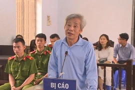 Cựu hiệu trưởng lừa chạy việc lãnh 14 năm tù
