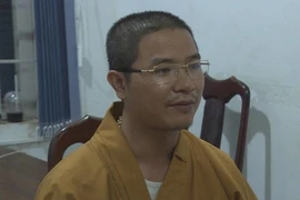 Người tu hành đập ô tô trên đường bị khởi tố