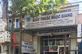 Quầy thuốc găm hàng, bán khẩu trang giá trên trời bị 'sờ gáy'