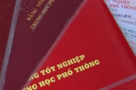 Buộc thôi việc 1 hiệu trưởng dùng bằng giả