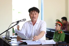 Cựu chủ tịch xã hầu tòa và đề nghị thay đổi kiểm sát viên 