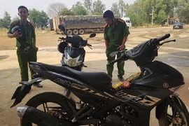 Bắt thanh niên đánh CSGT, lấy ô tô để trốn cách ly 