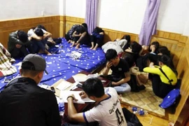 Nhóm nam nữ thuê biệt thự để bay lắc