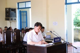 Đề nghị phạt cựu chủ tịch xã cố ý làm trái đến 30 tháng tù 