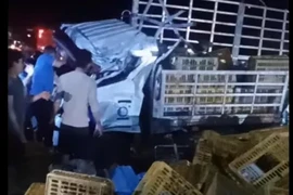 Hiện trường vụ lật xe khiến ba người thương vong. Ảnh cắt từ clip
