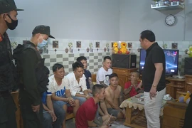 Tạm giữ 21 người đánh bạc, thu giữ hơn 300 triệu đồng