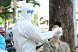 Nhiều lãnh đạo xã, phường bị tạm đình chỉ công tác liên quan đến chống dịch 