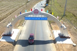 Buộc tháo dỡ 5 cổng chào trái phép ở Kon Tum