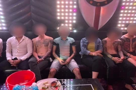  Tổ chức sinh nhật bằng ma túy trong quán karaoke 