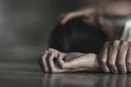 Gửi bé gái 12 tuổi sang hàng xóm ngủ nhờ thì bị xâm hại