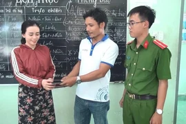 Túi đựng nhiều tài sản bị đánh rơi ở TP.Thủ Dầu Một
