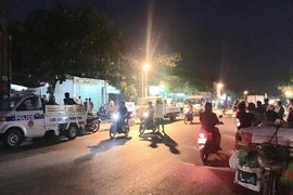 Phát hiện con trai treo cổ giữa nhà, người mẹ chết ngất