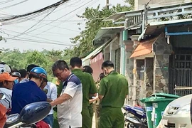 Thi thể nam thanh niên đang phân hủy trong phòng trọ