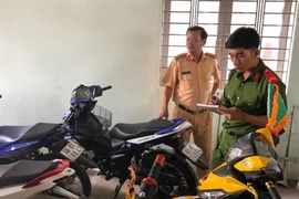 Bình Dương: Hàng chục quái xế tụ tập đua xe trong đêm