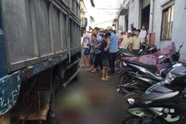 Tài xế lùi xe tải, một nữ tạp vụ ở Bình Dương bị cán tử vong
