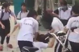 Nhóm học sinh nữ đánh bạn ở Bình Dương chỉ vì màu sắc đôi giày