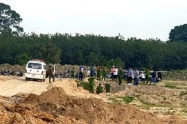 Thi thể cháy đen giữa bãi đất trống ở Bình Dương