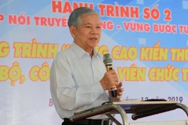Nguyên Chủ tịch nước nói chuyện với thanh niên Bình Dương