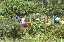 Nam thanh niên chết bất thường dưới ao cạn nước ở Bình Dương