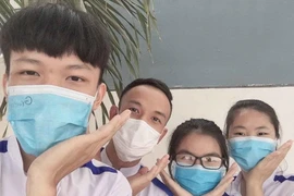 47 sinh viên trường y tình nguyện vào khu cách ly chống dịch
