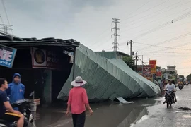 Bình Dương: Mưa đầu mùa khiến nhà sập, đường phố ngập 