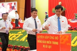 Đại hội Đảng bộ Tây Ninh đóng góp ủng hộ đồng bào miền Trung