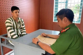 Chủ tịch Bình Dương chỉ đạo xử lý nghiêm vụ nữ sinh bị đánh
