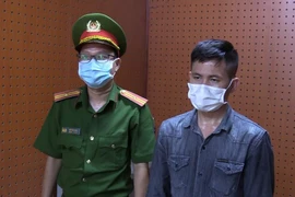 Tài xế 'ngáo' lái ô tô húc văng CSGT ở Bình Dương bị khởi tố, bắt giam
