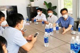 Phó Thủ tướng chỉ đạo tăng bác sĩ, máy thở... cho Bình Dương 