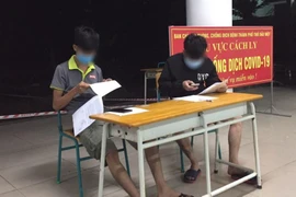 Phạt 2 thanh niên ở Bình Dương trốn khỏi khu cách ly mua thuốc hút