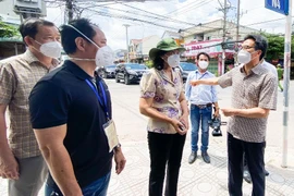Phó Thủ tướng thị sát 'điểm nóng' dịch COVID-19 ở Bình Dương