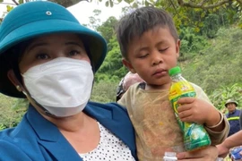 Bé trai 3 tuổi tại Bình Phước may mắn còn sống khi bị nước cuốn trôi