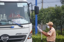 Nóng: Bình Dương tạm ngưng áp dụng cấp giấy thông hành cho người dân