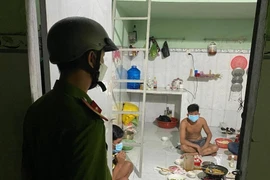 Vừa nhận lương thực hỗ trợ, 9 thanh niên ở trọ tại Bình Dương bày ra nhậu